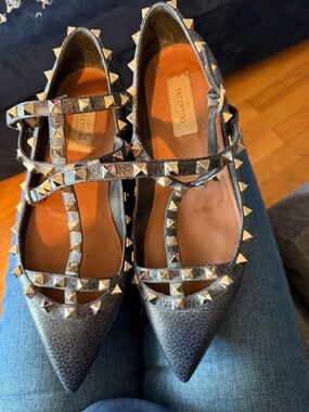 Valentino Rockstud Black Leather Pointed Toe Flats navy and gold 38